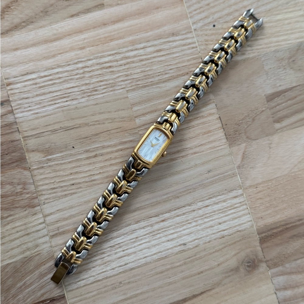 Seiko Vintage Ladies Watch Two-Tone Bracelet Silvery Pearl Dial New Battery - Picture 7 of 14